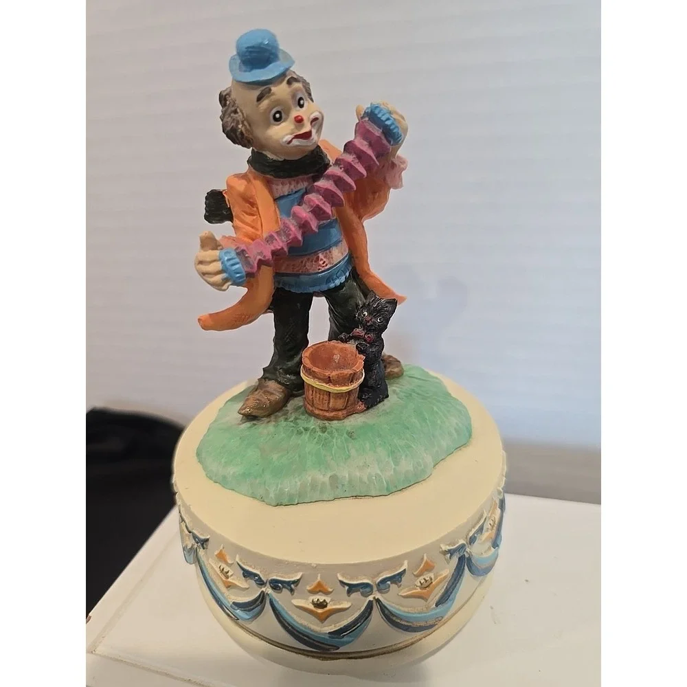 Vintage 1980's DAVAR Revolving Musical Clown w/ Accordion &‎ Cat – Taiwan